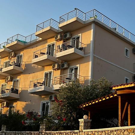 Season Inn Dhermi Exterior photo