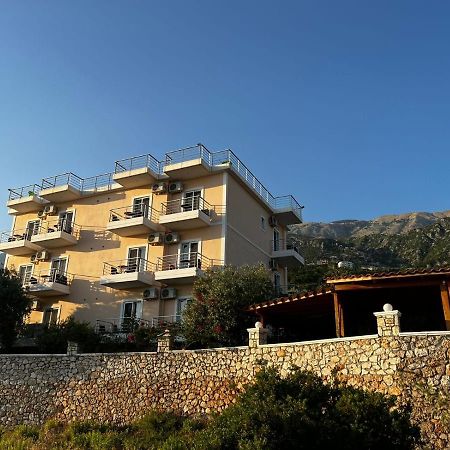 Season Inn Dhermi Exterior photo