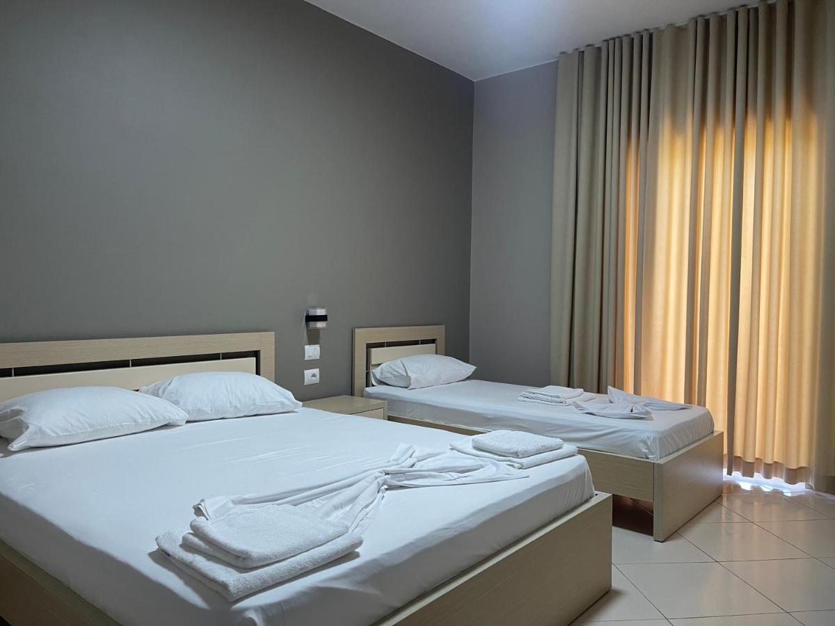 Season Inn Dhermi Exterior photo