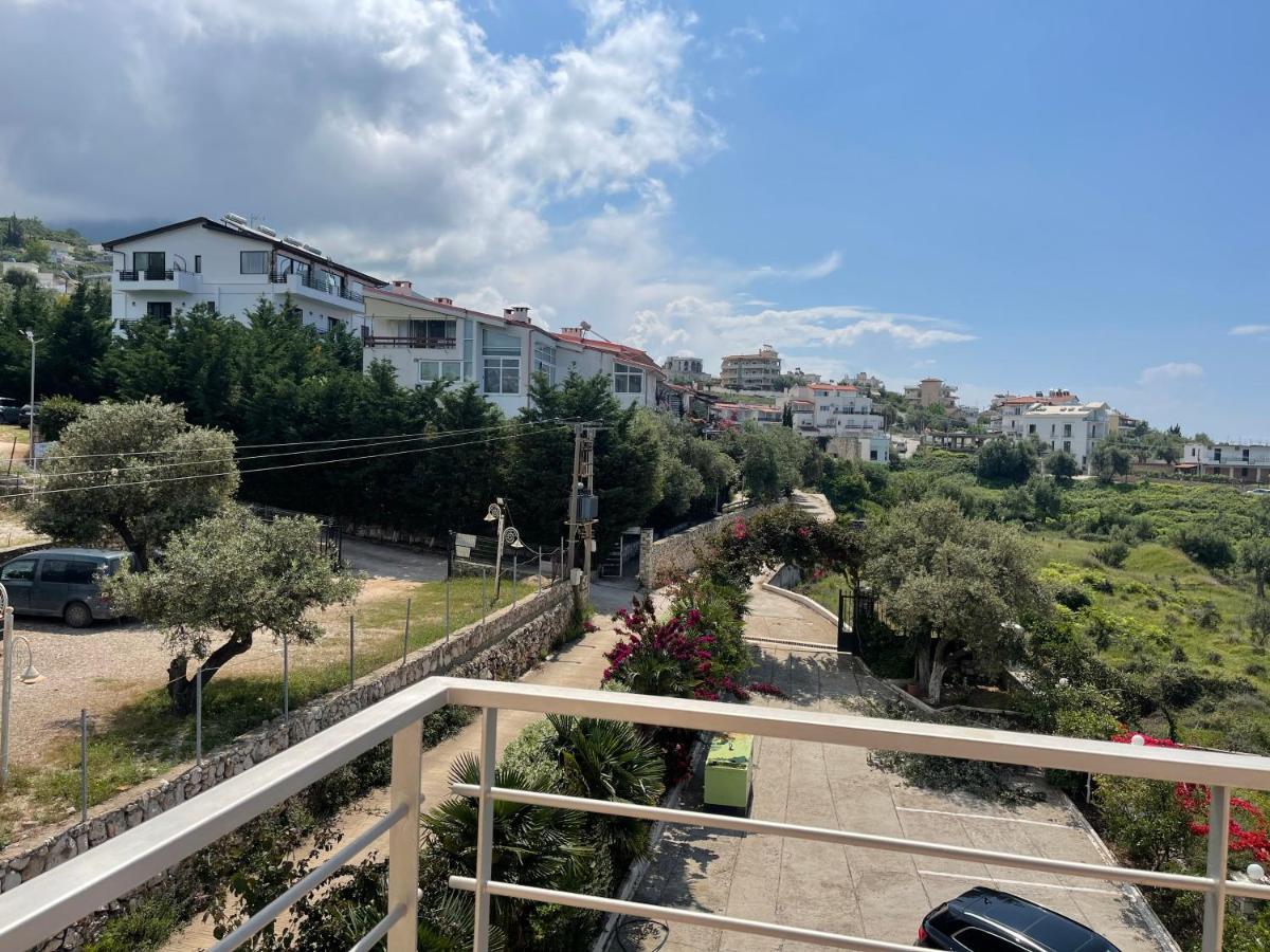Season Inn Dhermi Exterior photo