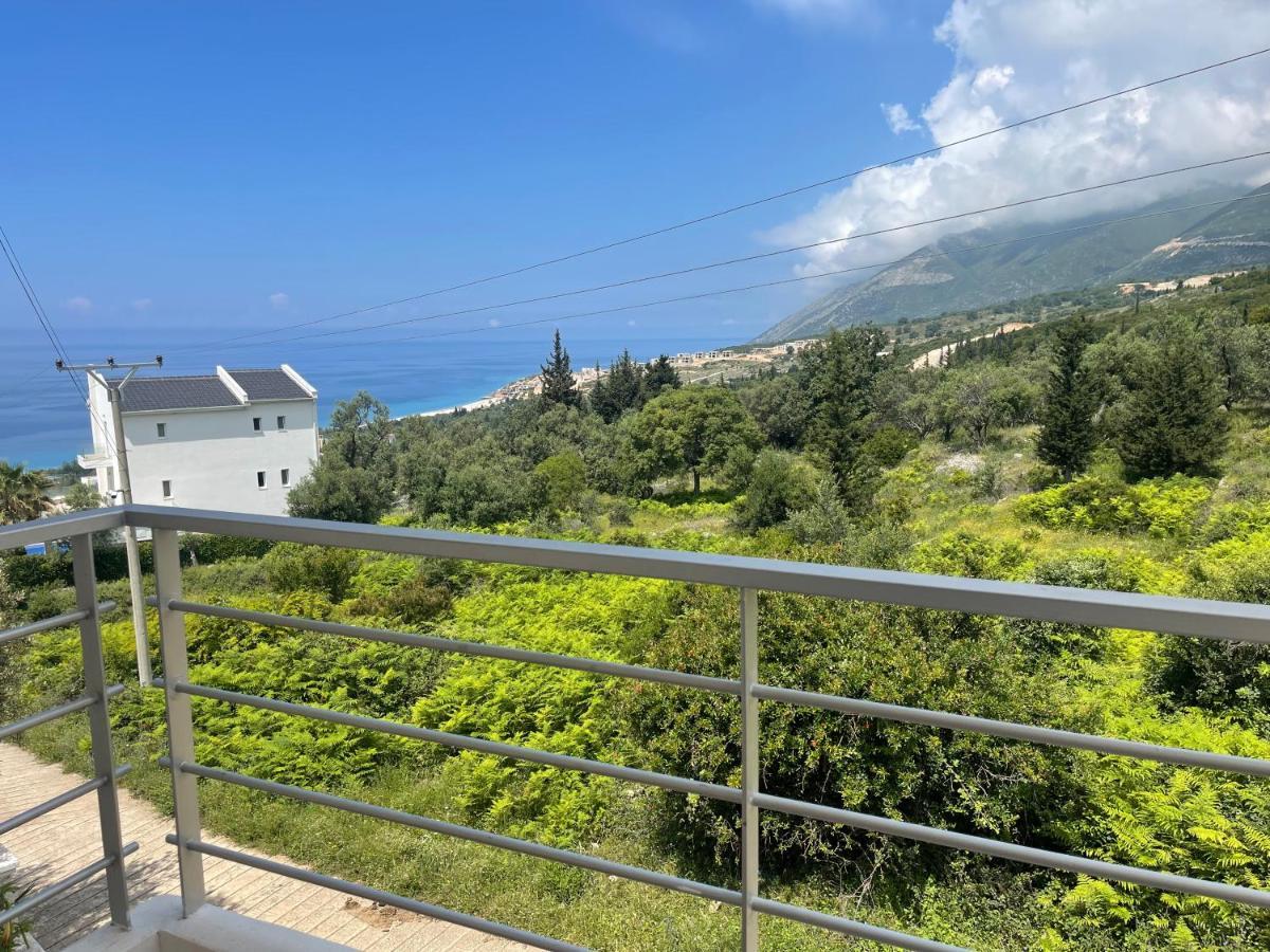 Season Inn Dhermi Exterior photo