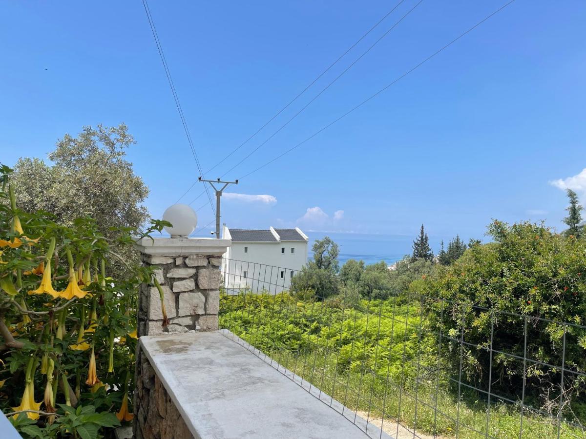 Season Inn Dhermi Exterior photo