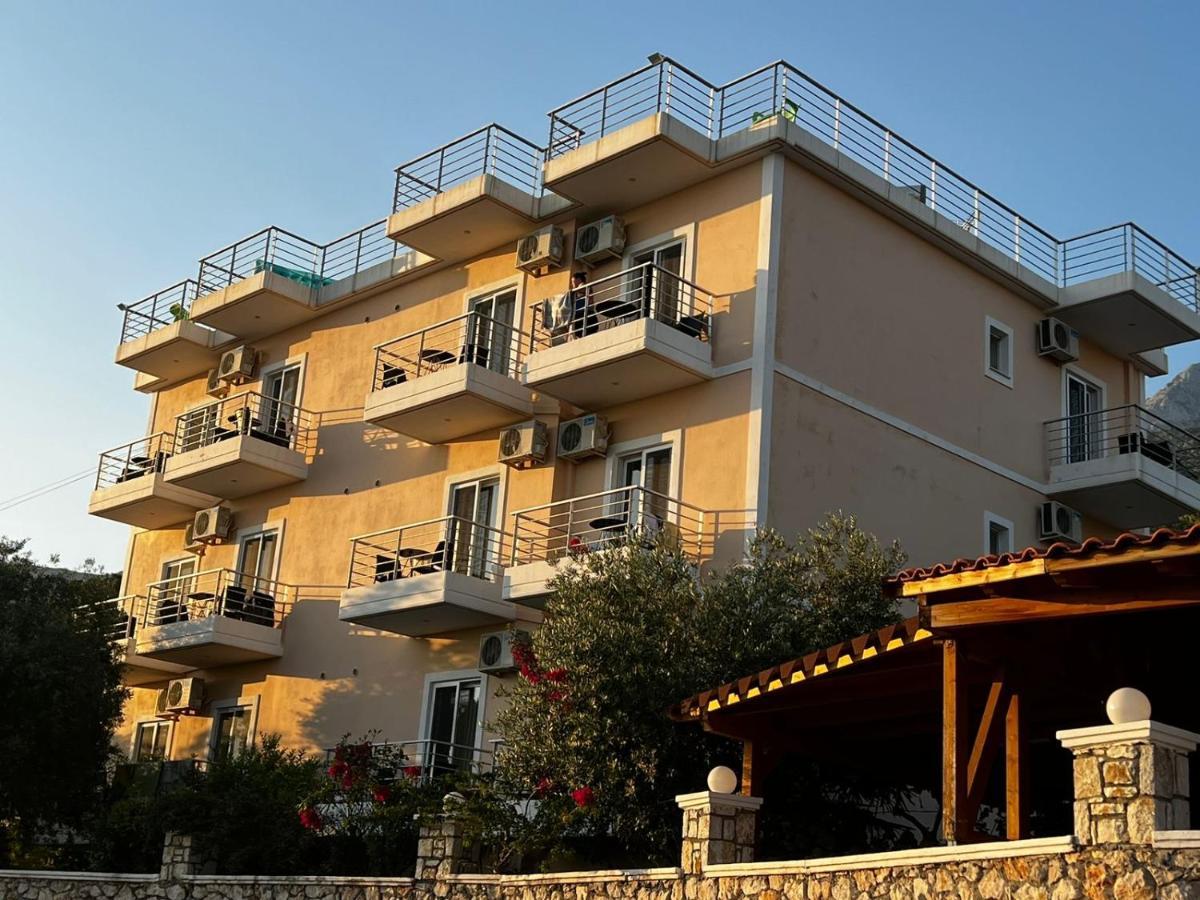 Season Inn Dhermi Exterior photo