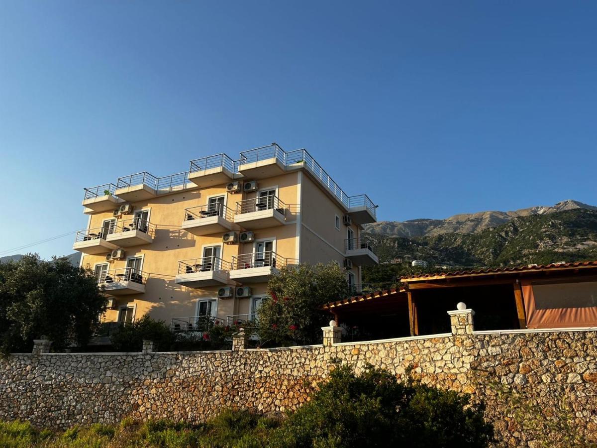 Season Inn Dhermi Exterior photo