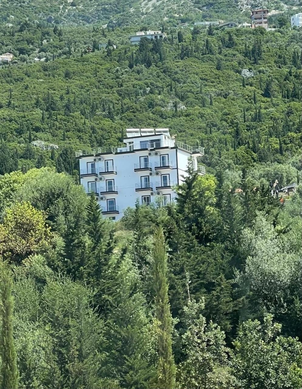 Season Inn Dhermi Exterior photo