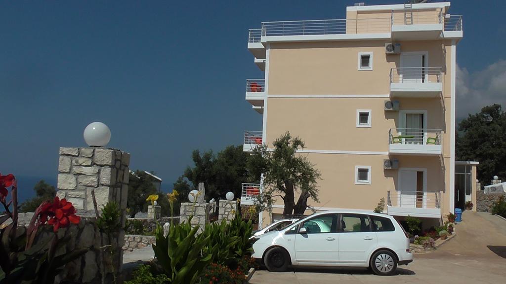 Season Inn Dhermi Exterior photo