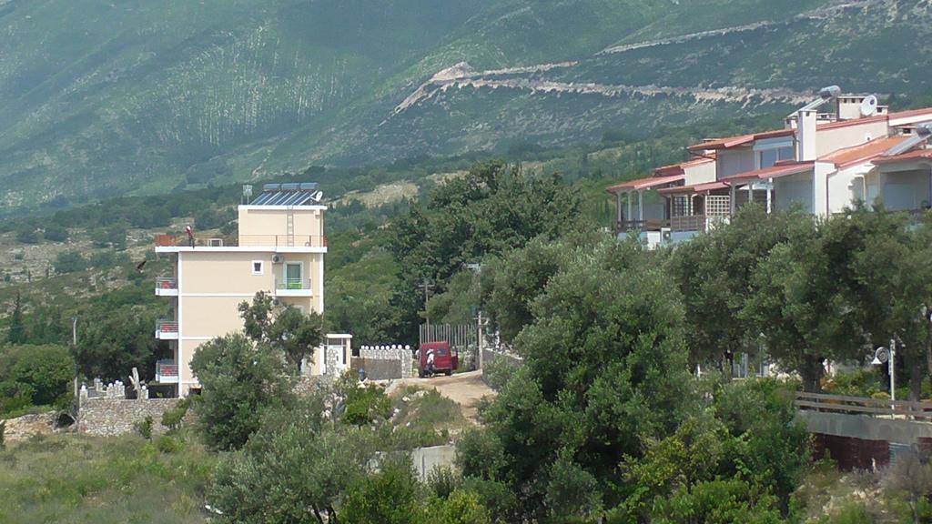 Season Inn Dhermi Exterior photo