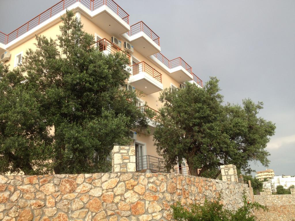 Season Inn Dhermi Exterior photo