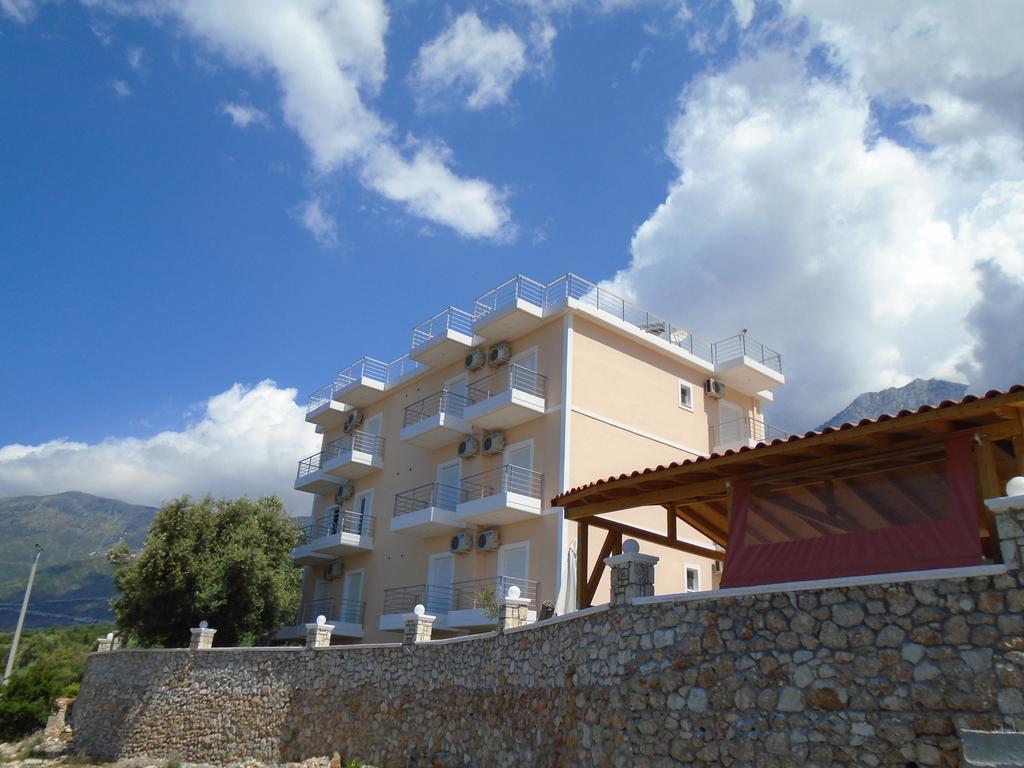 Season Inn Dhermi Exterior photo