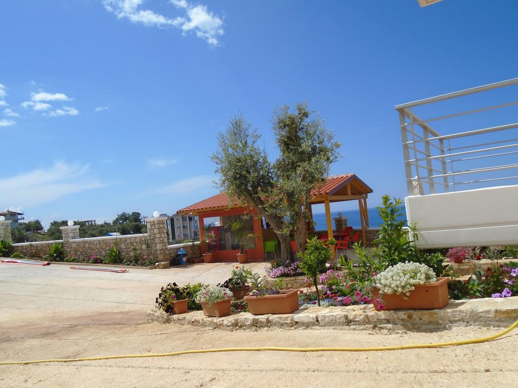 Season Inn Dhermi Exterior photo