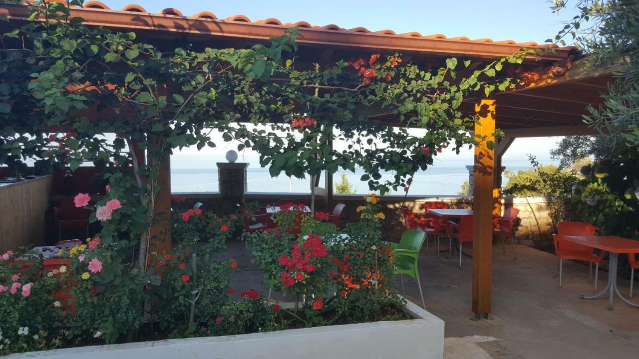 Season Inn Dhermi Exterior photo