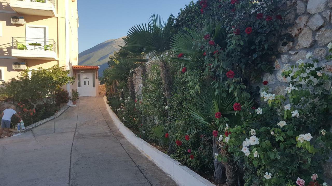 Season Inn Dhermi Exterior photo