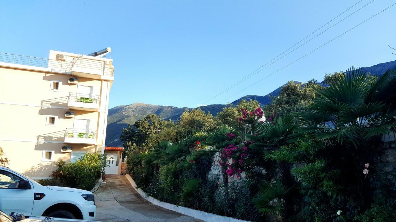 Season Inn Dhermi Exterior photo